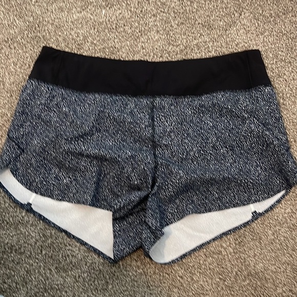 Athleta Printed Run With It Shorts 3" - Picture 9 of 10